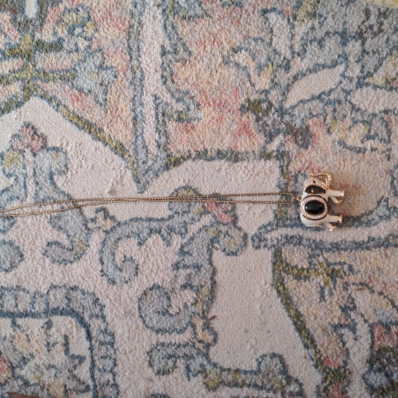 Long Elephant necklace 11 in. - Picture 3 of 3